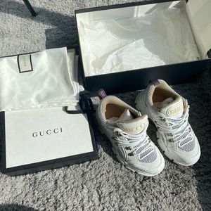 Gucci Flashtrek logo embossed leather sneakers